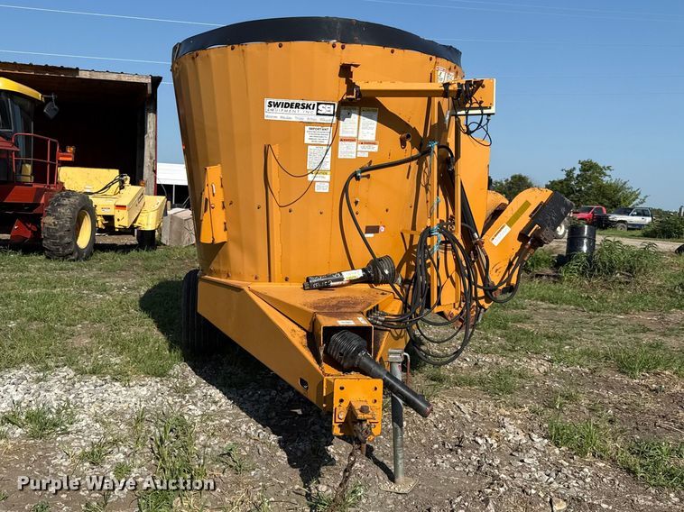 image for item EV6019 Kuhn Knight 5032 feed grinder/mixer