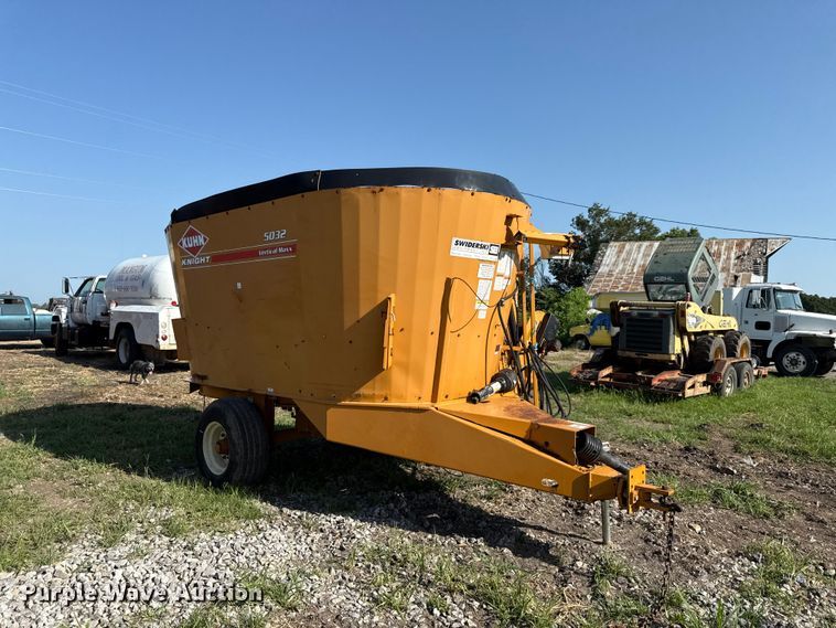 image for item EV6019 Kuhn Knight 5032 feed grinder/mixer