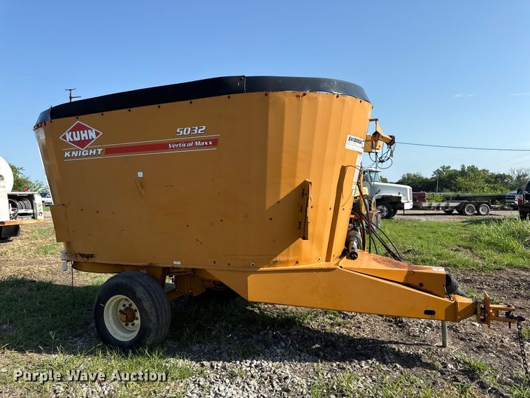 image for item EV6019 Kuhn Knight 5032 feed grinder/mixer