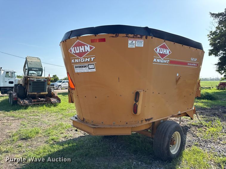 image for item EV6019 Kuhn Knight 5032 feed grinder/mixer