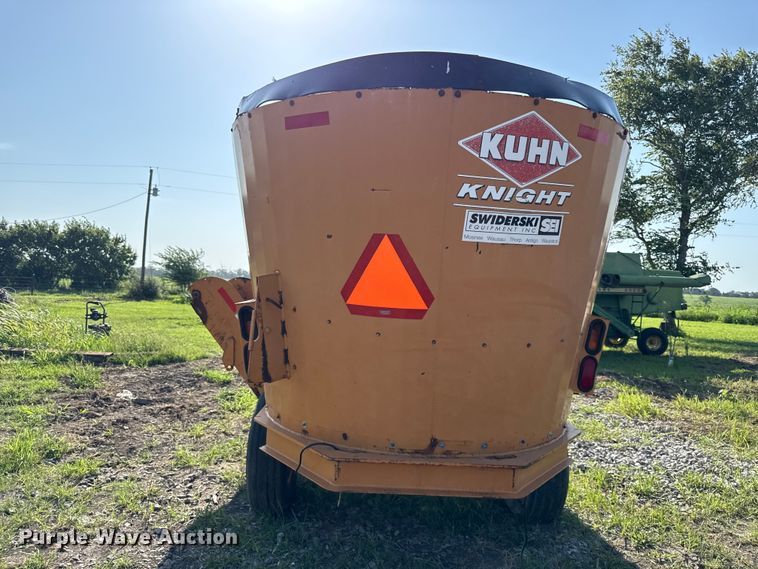 image for item EV6019 Kuhn Knight 5032 feed grinder/mixer