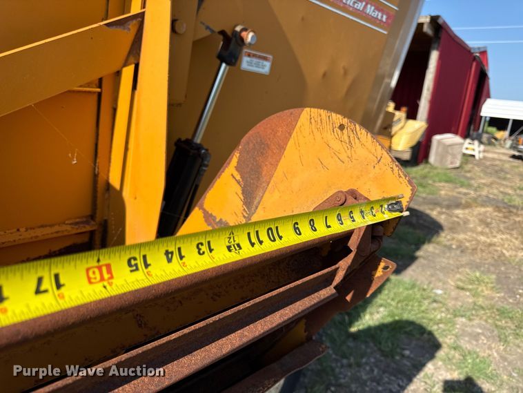 image for item EV6019 Kuhn Knight 5032 feed grinder/mixer