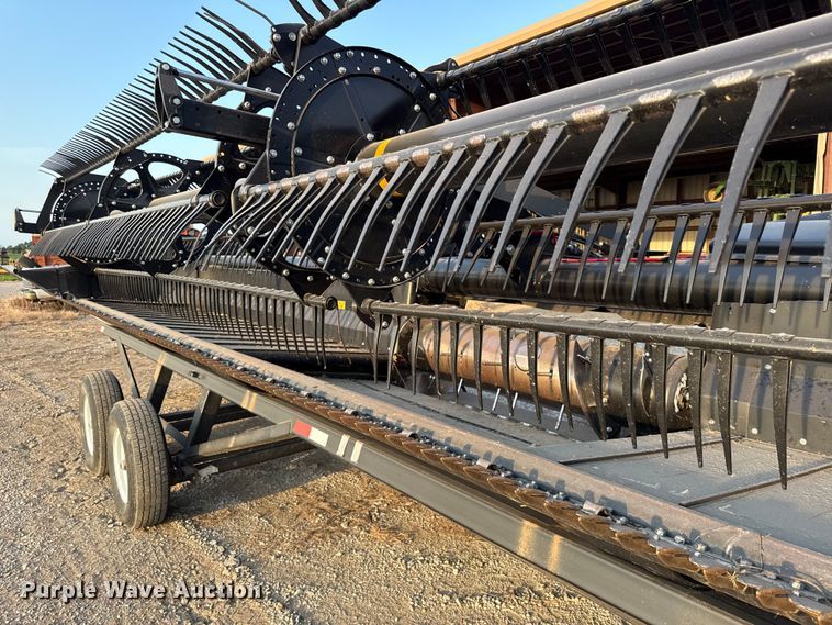 image for item EV6084 2019 MacDon FD135 flex draper head