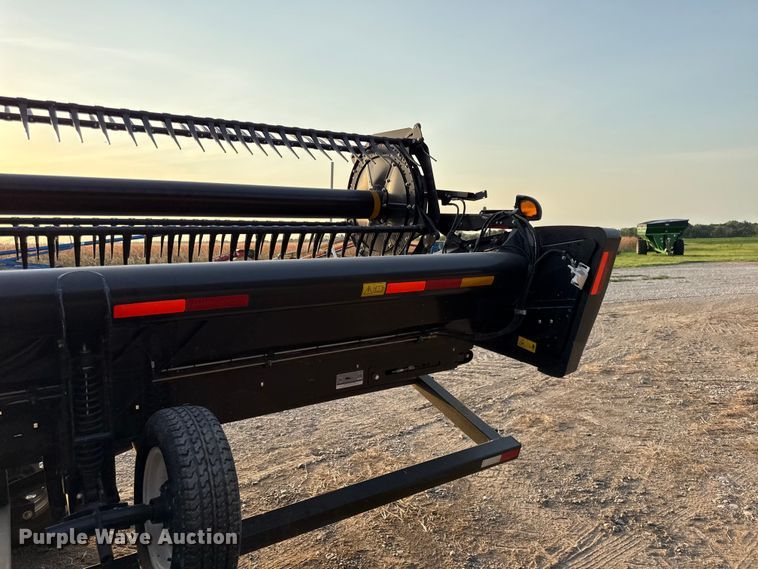 image for item EV6084 2019 MacDon FD135 flex draper head