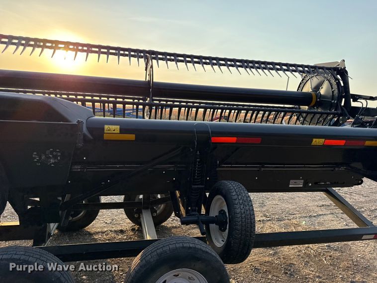 image for item EV6084 2019 MacDon FD135 flex draper head