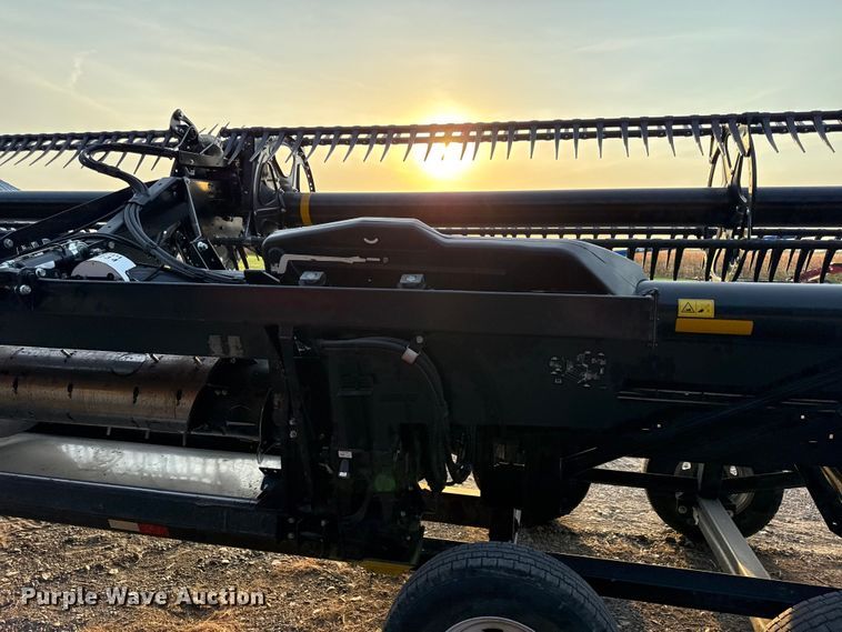image for item EV6084 2019 MacDon FD135 flex draper head
