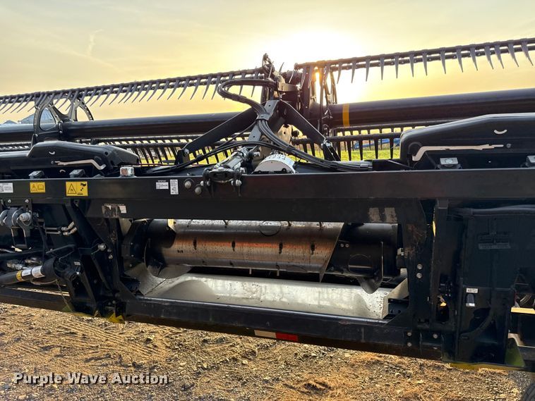 image for item EV6084 2019 MacDon FD135 flex draper head
