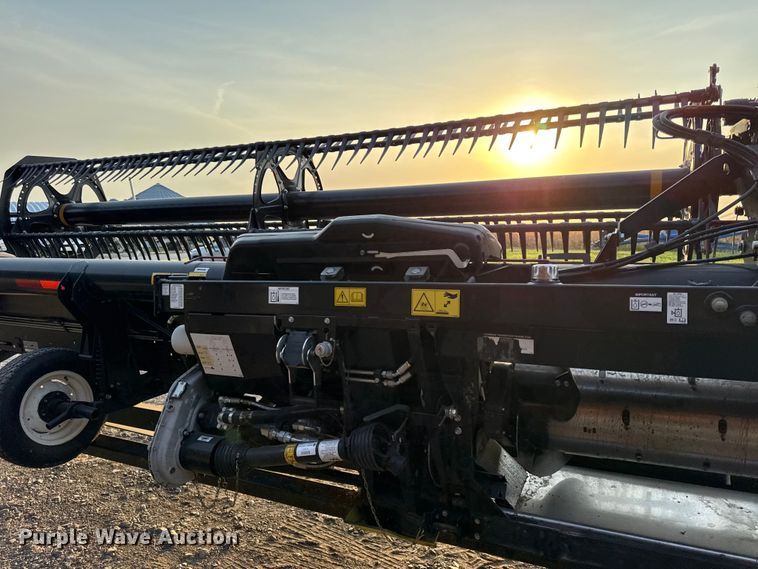 image for item EV6084 2019 MacDon FD135 flex draper head