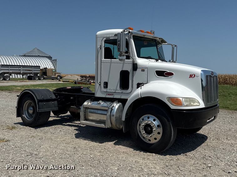 image for item EV6091 2010 Peterbilt 337 semi truck