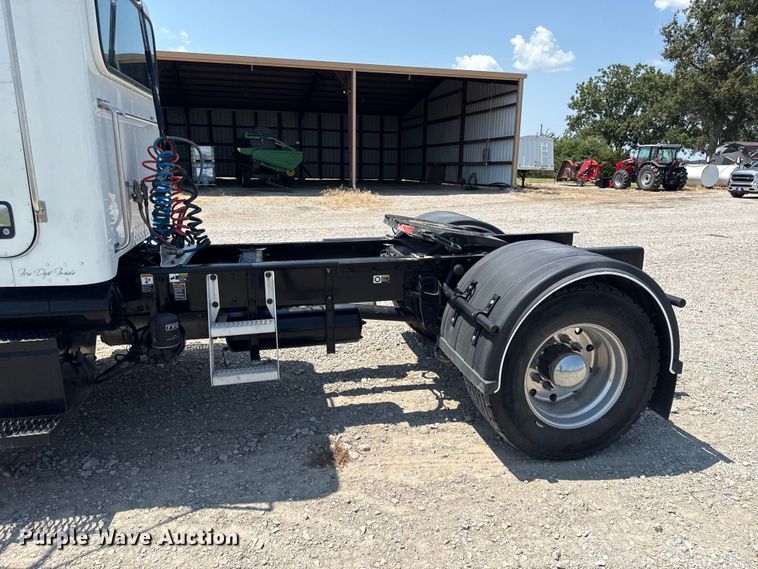 image for item EV6091 2010 Peterbilt 337 semi truck