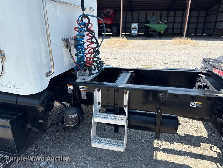 image for item EV6091 2010 Peterbilt 337 semi truck