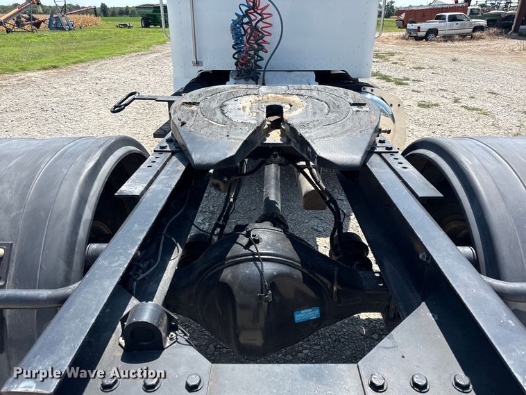 image for item EV6091 2010 Peterbilt 337 semi truck