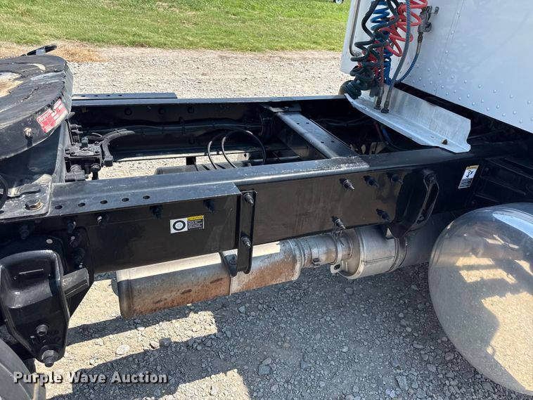 image for item EV6091 2010 Peterbilt 337 semi truck