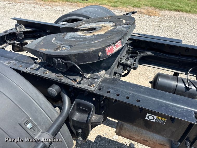 image for item EV6091 2010 Peterbilt 337 semi truck