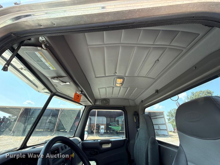 image for item EV6091 2010 Peterbilt 337 semi truck