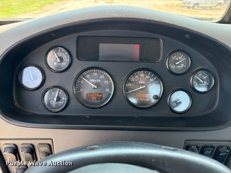 image for item EV6091 2010 Peterbilt 337 semi truck