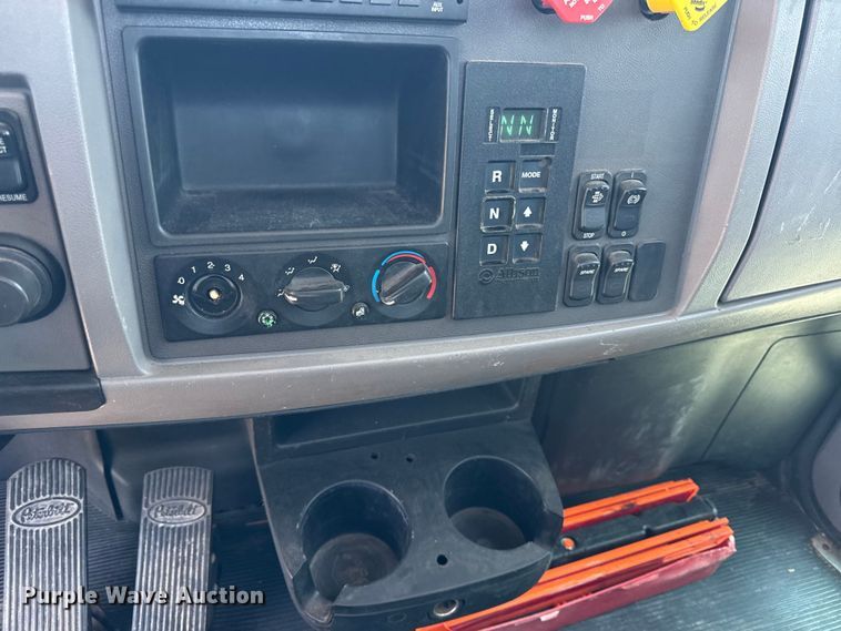 image for item EV6091 2010 Peterbilt 337 semi truck