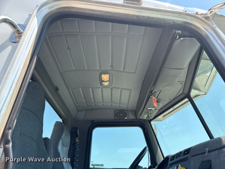 image for item EV6091 2010 Peterbilt 337 semi truck