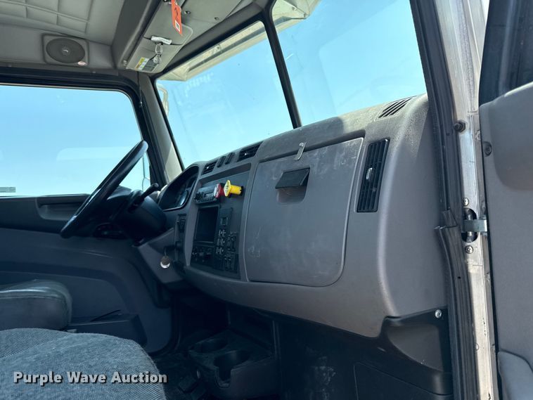 image for item EV6091 2010 Peterbilt 337 semi truck