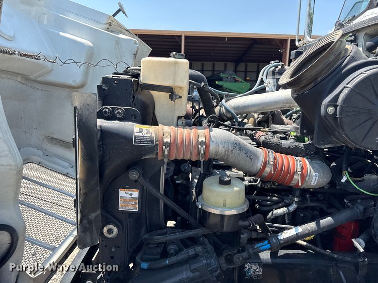 image for item EV6091 2010 Peterbilt 337 semi truck