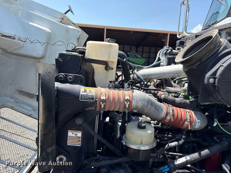 image for item EV6091 2010 Peterbilt 337 semi truck