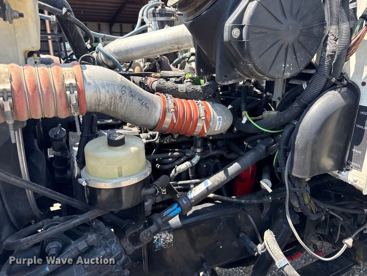 image for item EV6091 2010 Peterbilt 337 semi truck