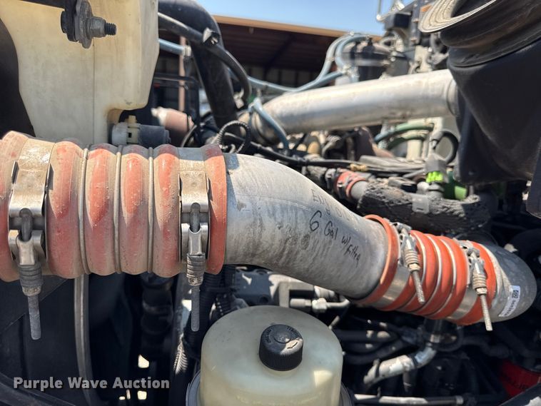 image for item EV6091 2010 Peterbilt 337 semi truck