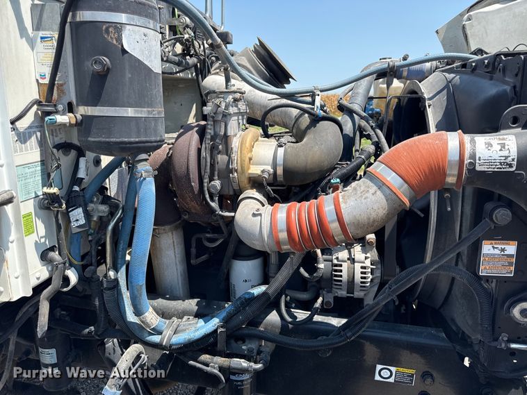 image for item EV6091 2010 Peterbilt 337 semi truck