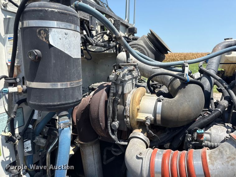 image for item EV6091 2010 Peterbilt 337 semi truck