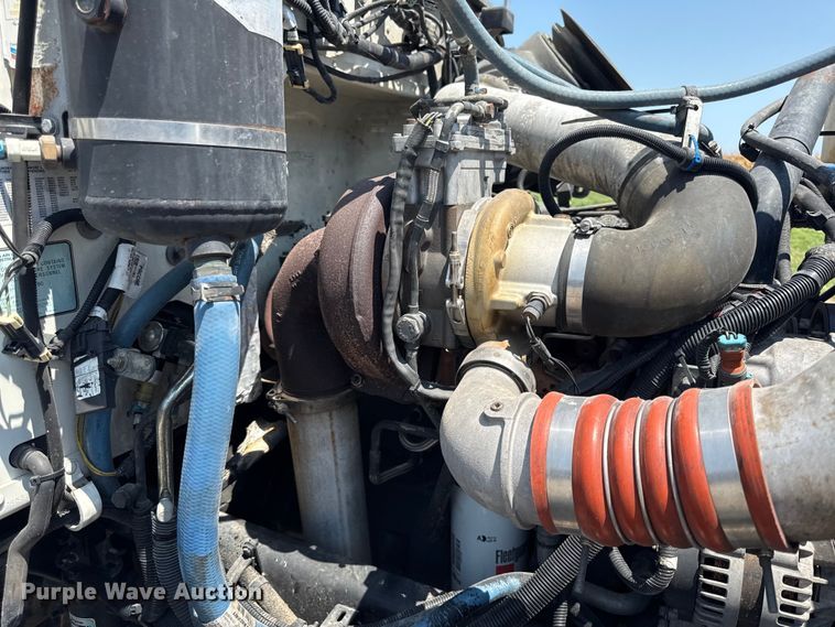 image for item EV6091 2010 Peterbilt 337 semi truck