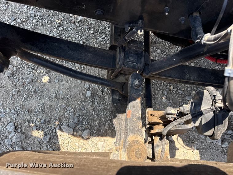 image for item EV6091 2010 Peterbilt 337 semi truck