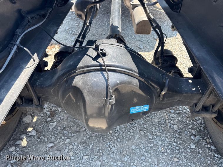 image for item EV6091 2010 Peterbilt 337 semi truck