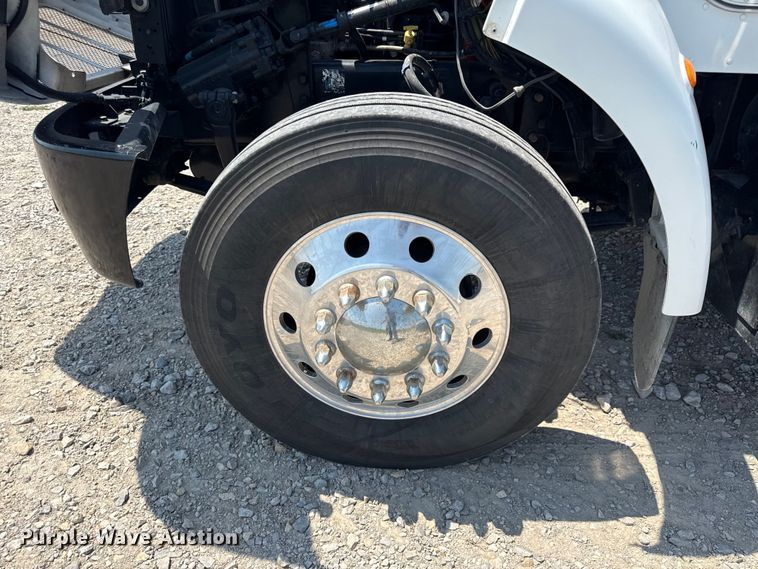image for item EV6091 2010 Peterbilt 337 semi truck