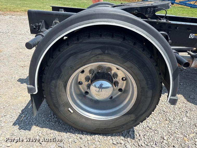image for item EV6091 2010 Peterbilt 337 semi truck