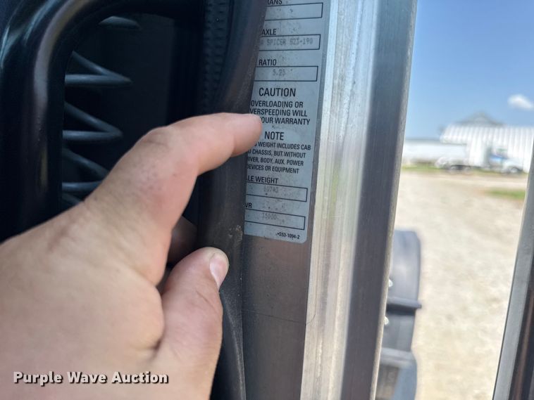 image for item EV6091 2010 Peterbilt 337 semi truck