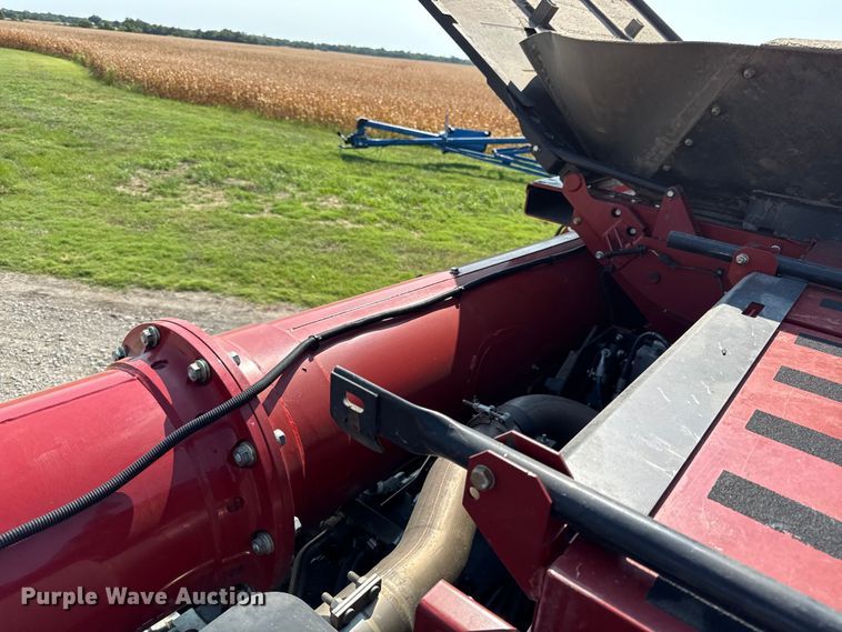 image for item EV6092 2013 Case IH 7230 combine