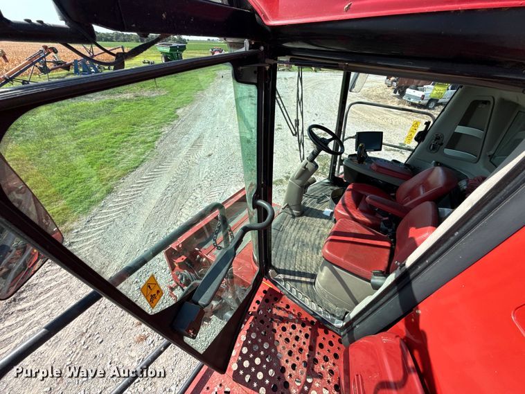 image for item EV6092 2013 Case IH 7230 combine