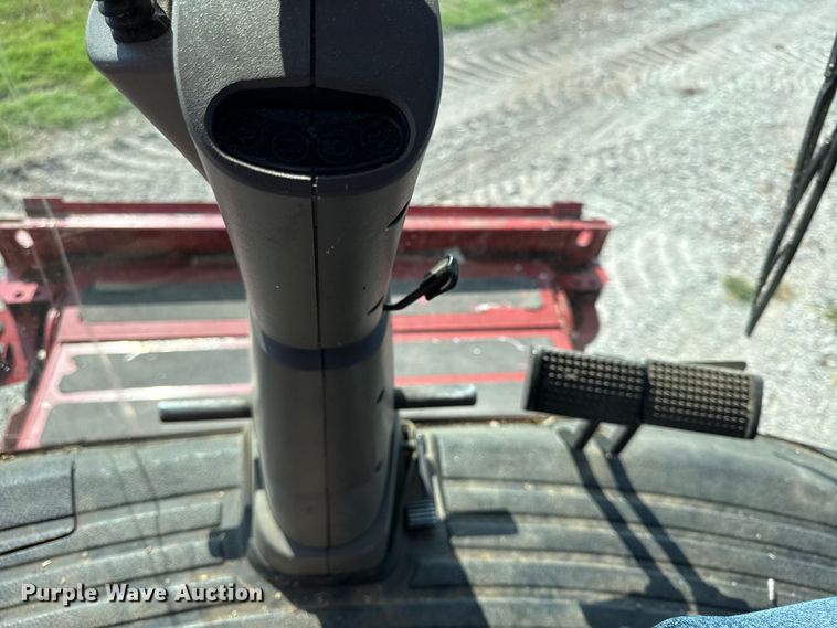 image for item EV6092 2013 Case IH 7230 combine