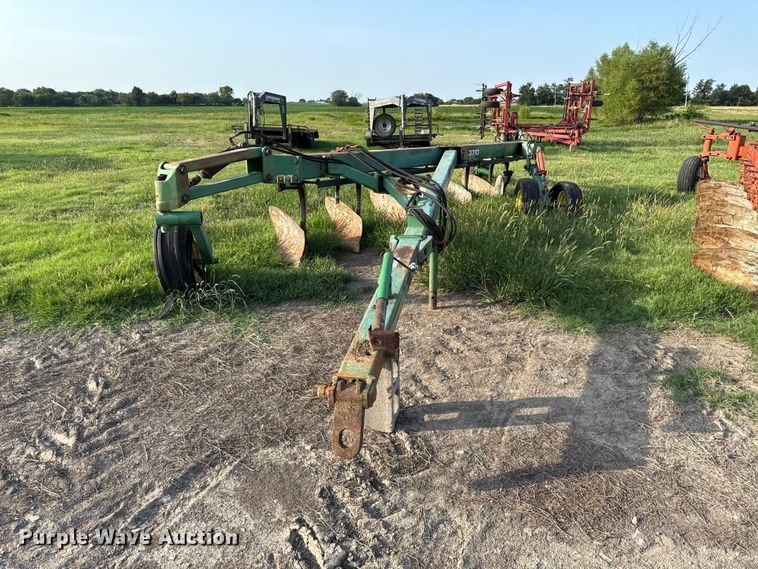 image for item EV6096 John Deere 3710 six bottom plow