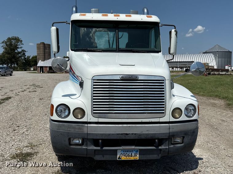 image for item EV6107 2000 Freightliner Century semi truck