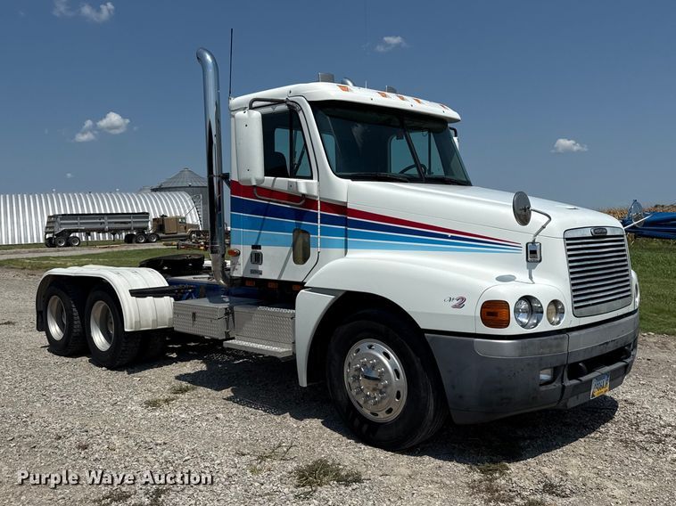 image for item EV6107 2000 Freightliner Century semi truck