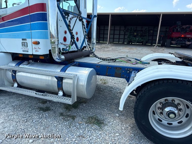 image for item EV6107 2000 Freightliner Century semi truck