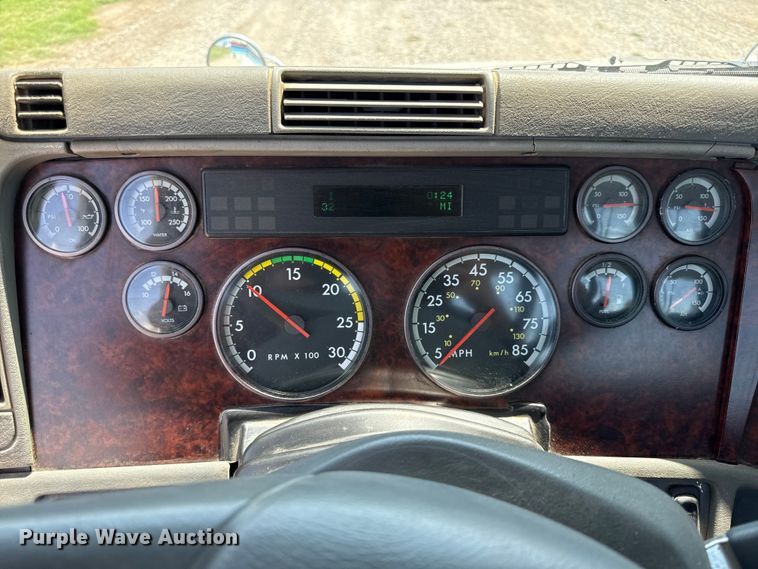 image for item EV6107 2000 Freightliner Century semi truck