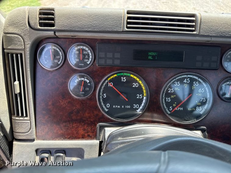 image for item EV6107 2000 Freightliner Century semi truck