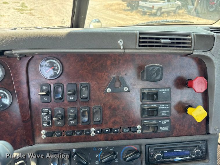image for item EV6107 2000 Freightliner Century semi truck