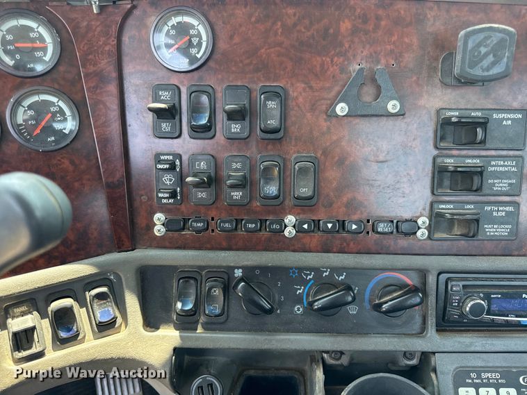 image for item EV6107 2000 Freightliner Century semi truck