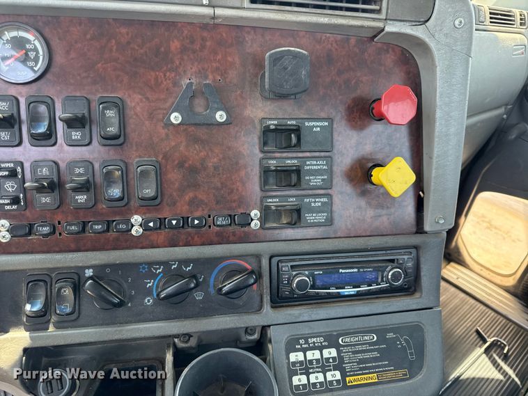 image for item EV6107 2000 Freightliner Century semi truck