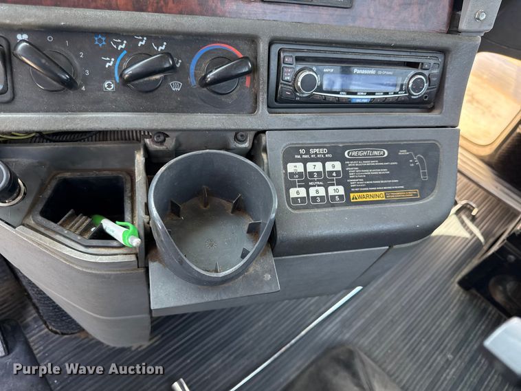 image for item EV6107 2000 Freightliner Century semi truck