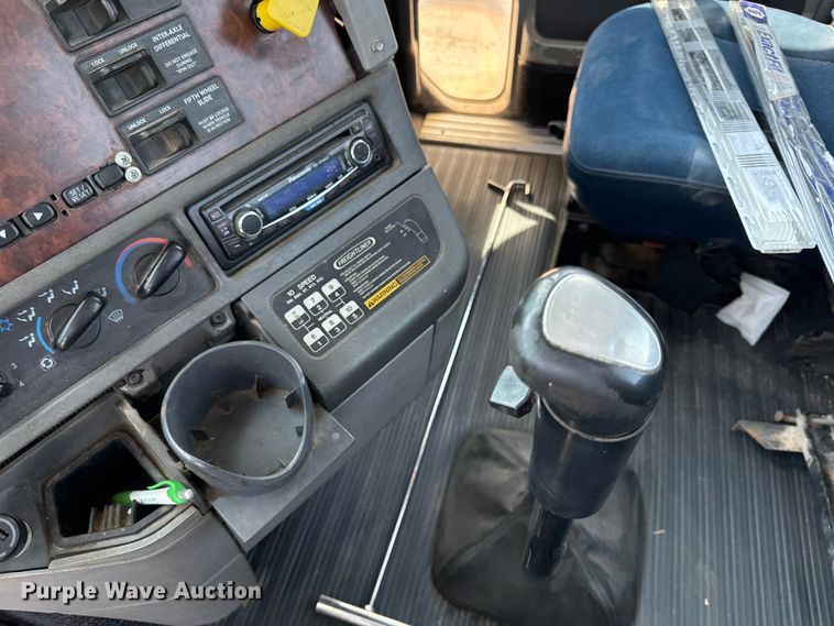 image for item EV6107 2000 Freightliner Century semi truck