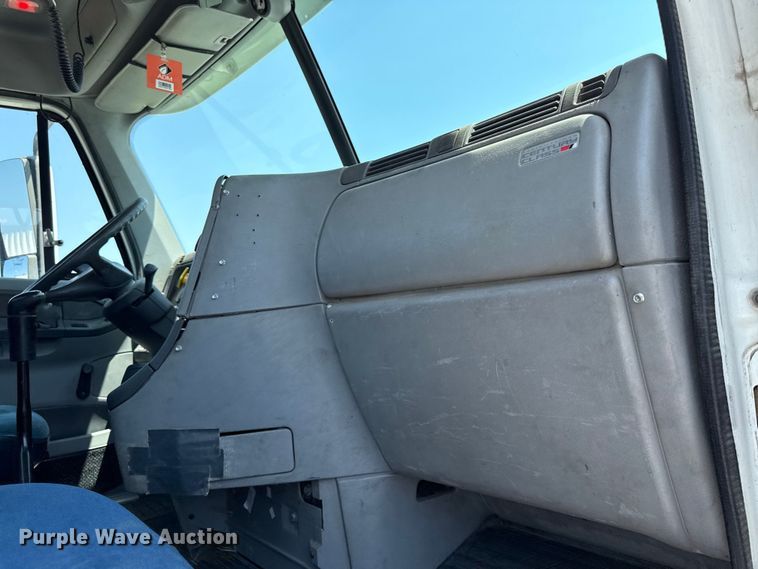 image for item EV6107 2000 Freightliner Century semi truck